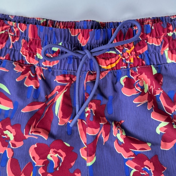 Athleta Women's Floral Print Crossroads Short Size Medium NWT - Picture 2 of 9